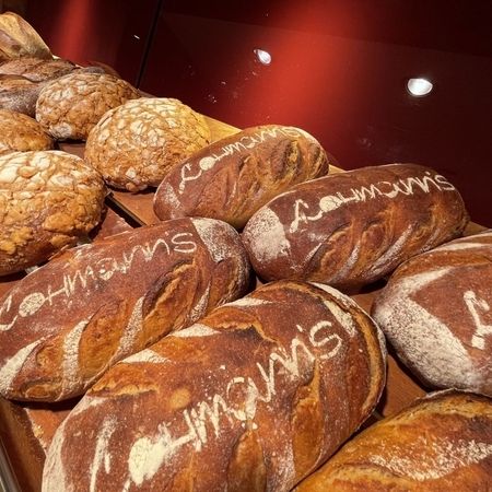 Brotauslage im Geschäft